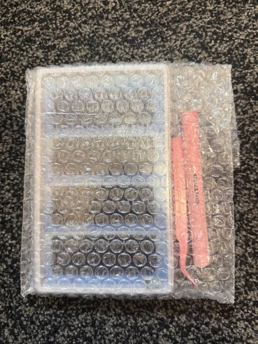  — Eyelashes set with eye lash glue and tweezers