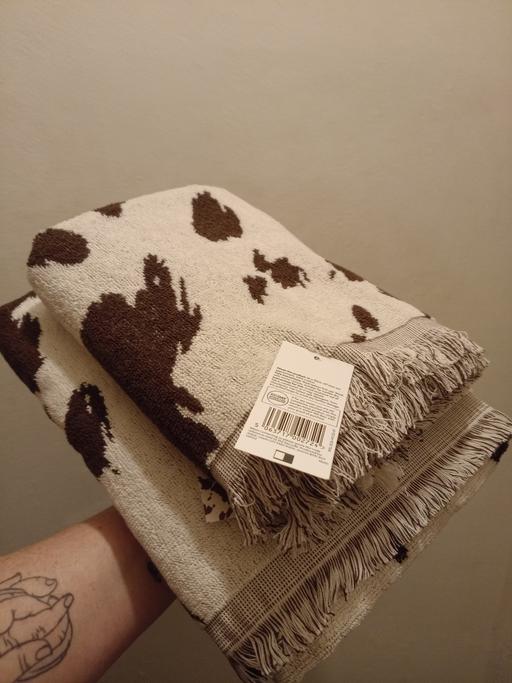  — towel set
