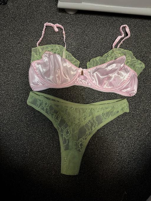 — Ladies unndr set