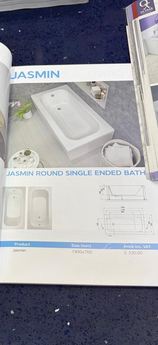  — Brand new bathtub. 1300 x 700. Damaged
