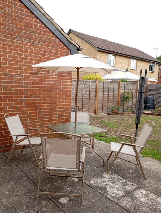  — garden table