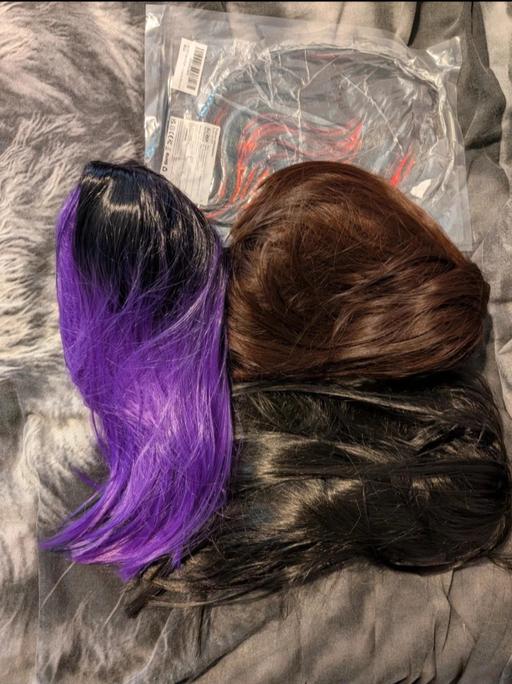  — 4 X Womens wigs