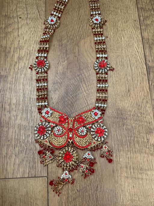  — Stunning statement Necklace