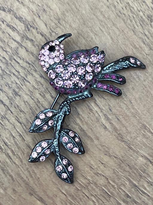  — Lovely bird brooch