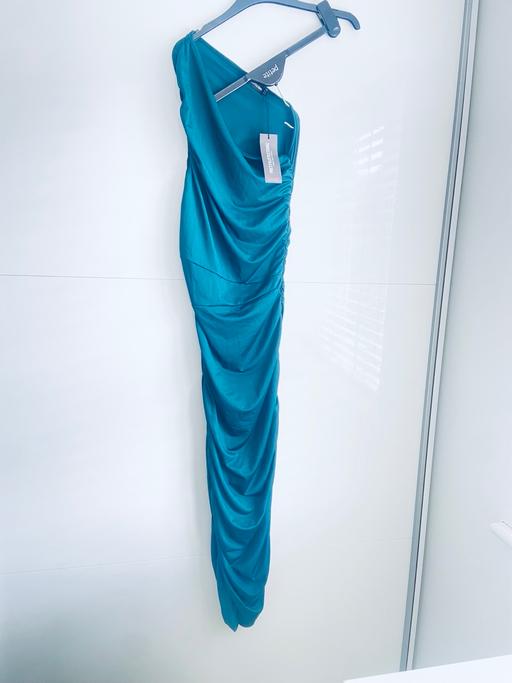  — (6) NEW - PRETTYLITTLETHING DRESS