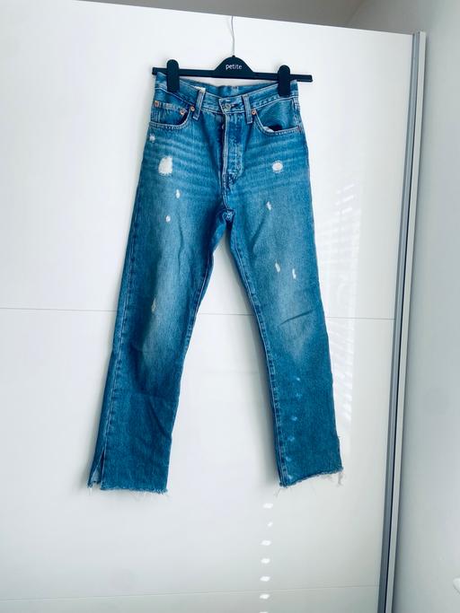  — (W24/L28) LEVIS JEANS