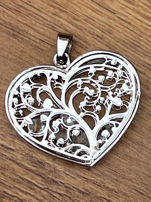  — Attractive heart pendant