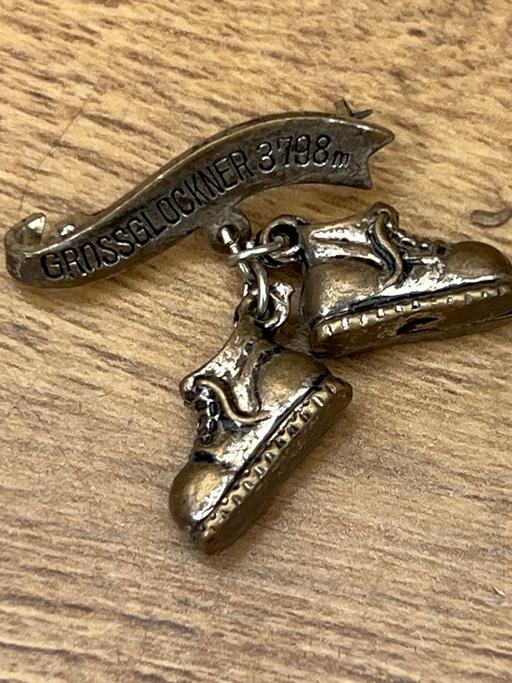  — Vintage brooch