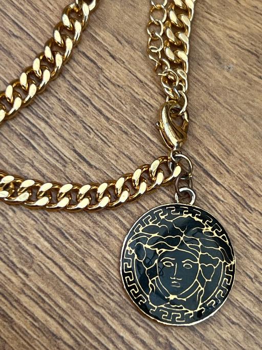  — Attractive bracelet