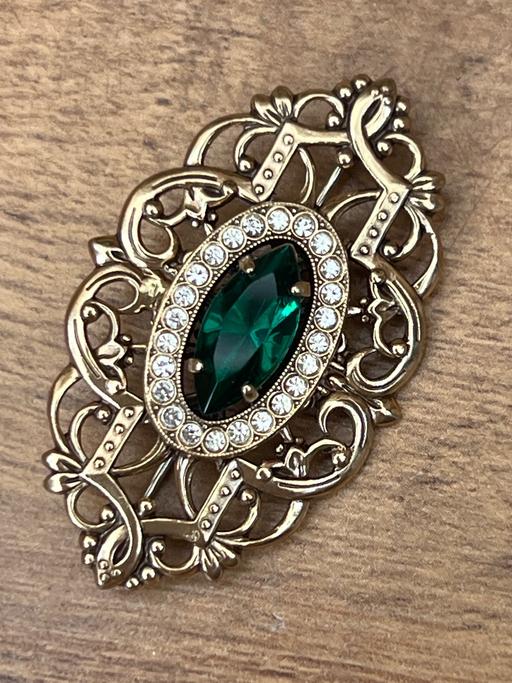  — Vintage brooch