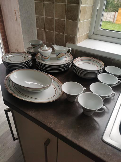  — Dinner Set