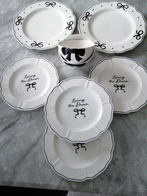  — 2, Dinner plates, 4 sandwich plates, 2 bowls