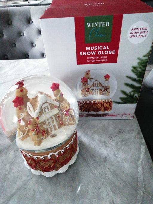  — Xmas Musical battery operated snow globe