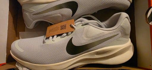  — Nike revolution 7 size 10 brand new in box