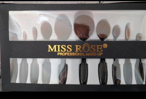  — Brand New Miss Rose Make Up Brushes