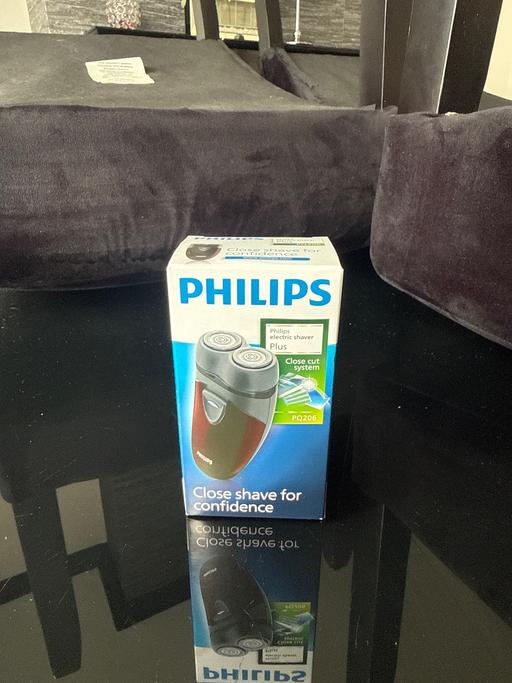  — Philips Men's Electric Travel Shaver