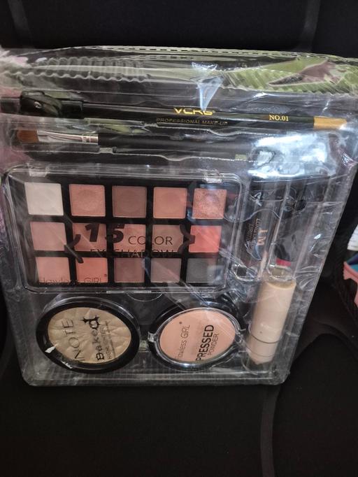  — new Makeup Set