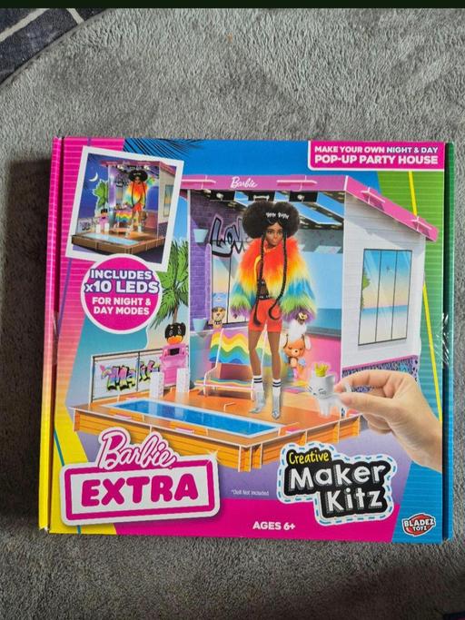  — new Barbie Extra Pop Up Party House