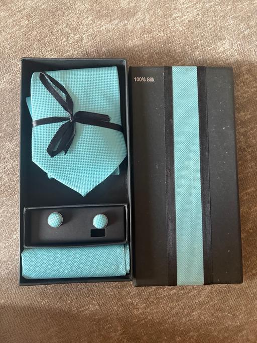  — Light blue tie box set