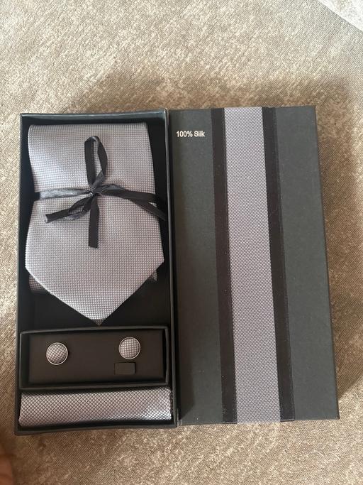  — Grey tie boxset