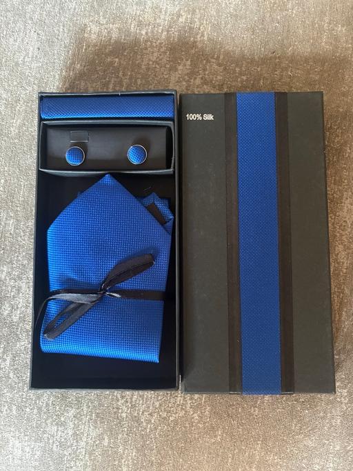  — Blue tie boxset