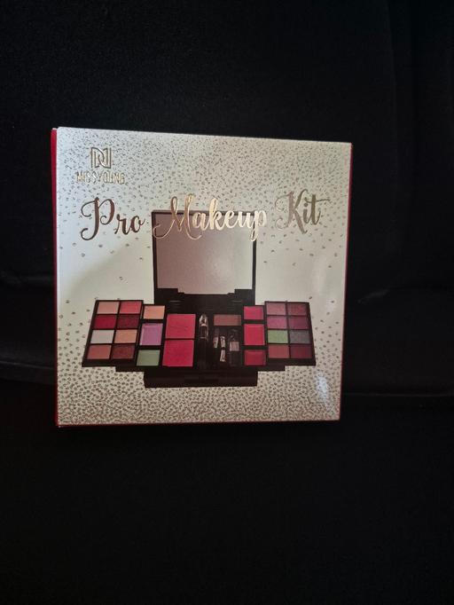  — new Pro Makeup Kit