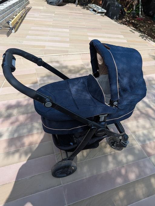  — Graco pram with bassinet