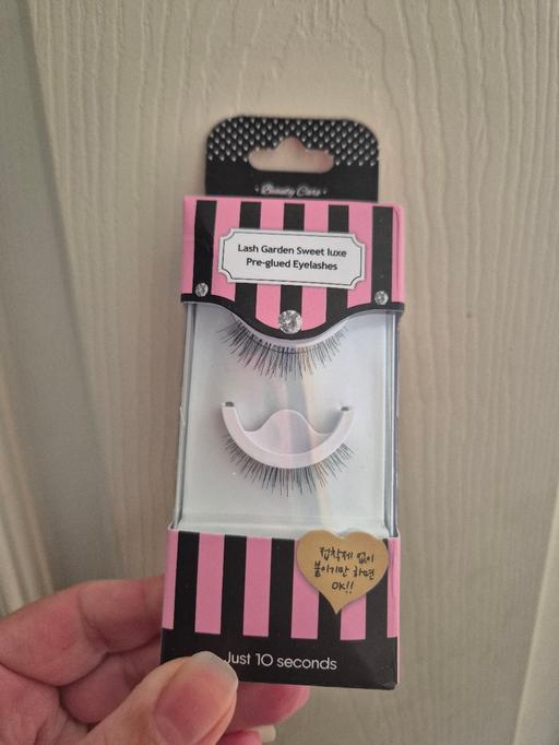  — new Pre Glued Eyelashes
