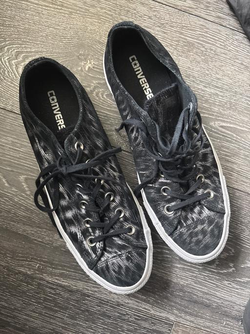  — Converse pumps