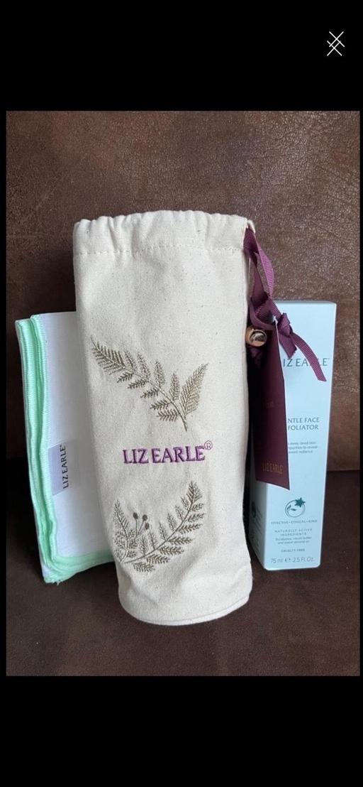  — Liz Earle Skincare Gift