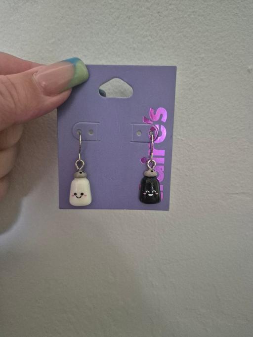 — new Claires Salt & Pepper Shaker Earrings