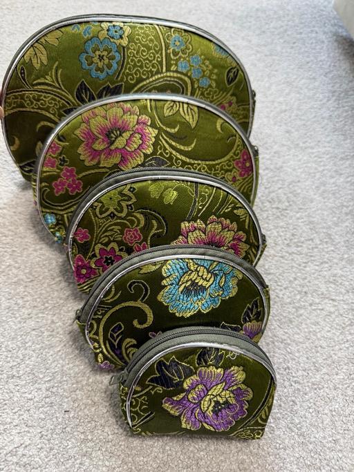  — Make up bags or purse