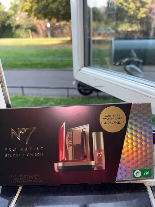  — No7 Pro Artist Shimmer & Glow Set