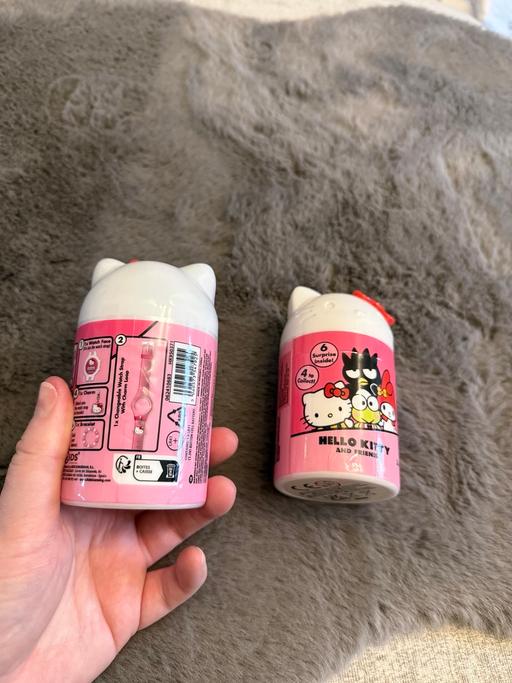  — Hello Kitty x 2 surprise capsules (new/sealed