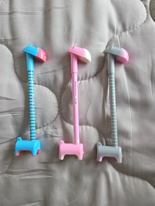  — Giraffe pens