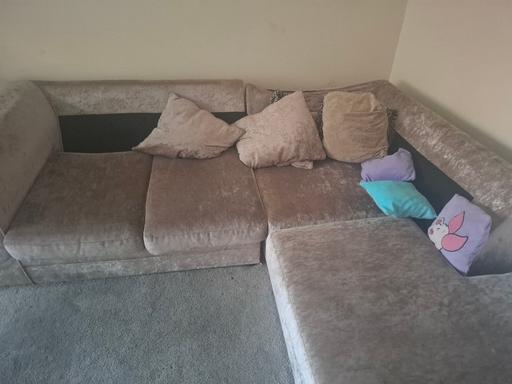  — corner sofa has all cushions