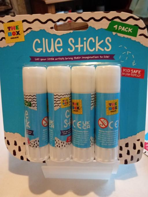  — new pack of 4 GLUE STICKS