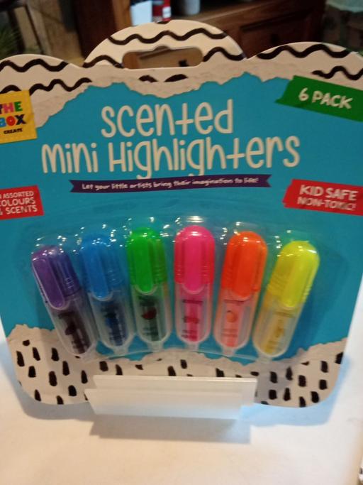  — new pack of 6 mini highlighters