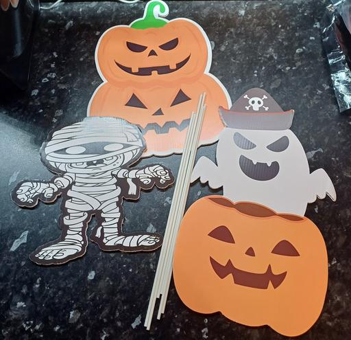  — halloween garden signs. new