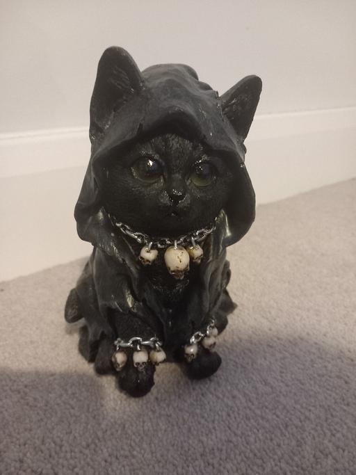  — cat statue