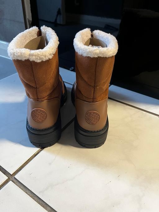  — River Island ladies boots