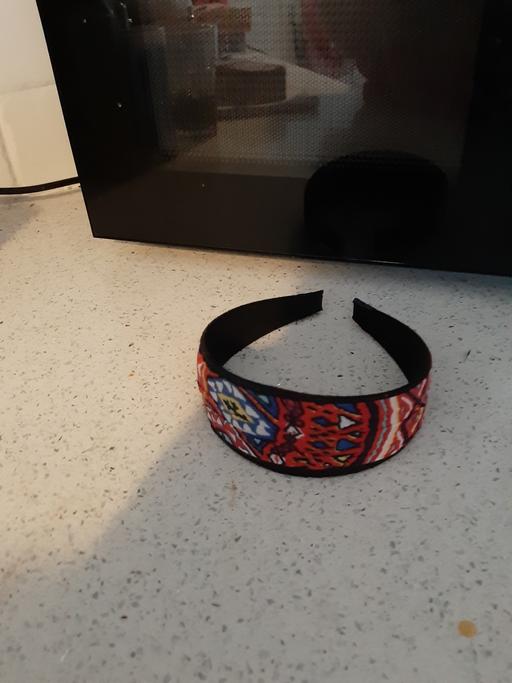  — hairband