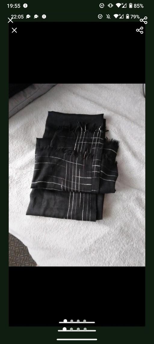  — Scarf
