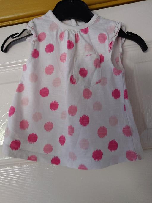  — Baby girls spotty top size up to 1 month