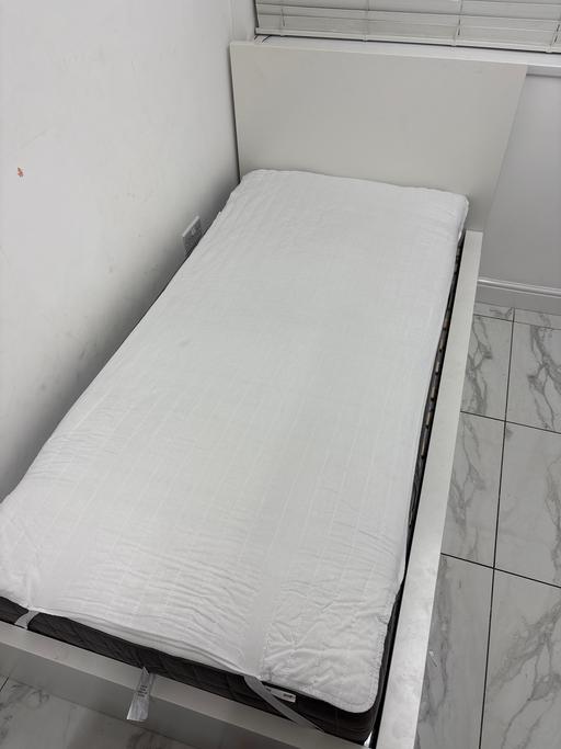  — Bed Single white