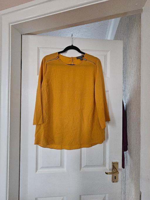  — Top, size 14.