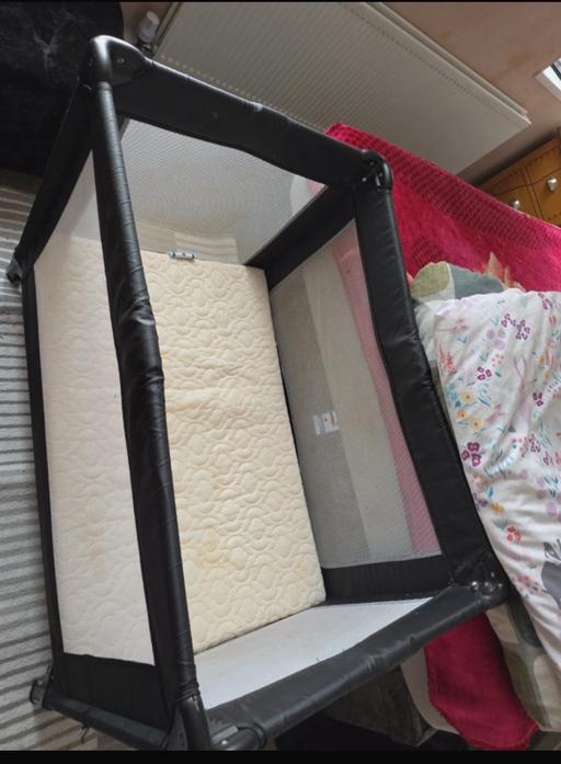  — Travel cot
