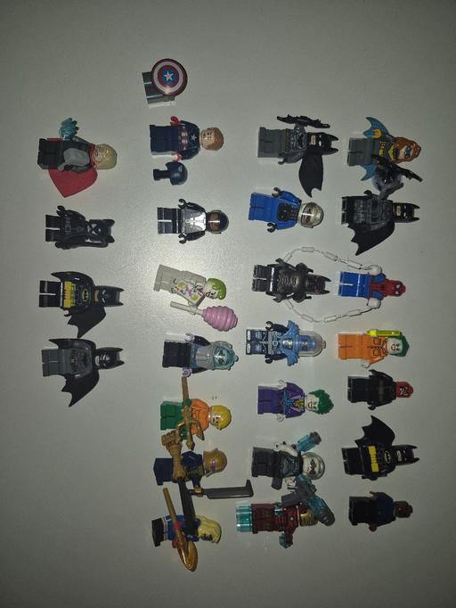  — Lego Minifigures DC and Marvel