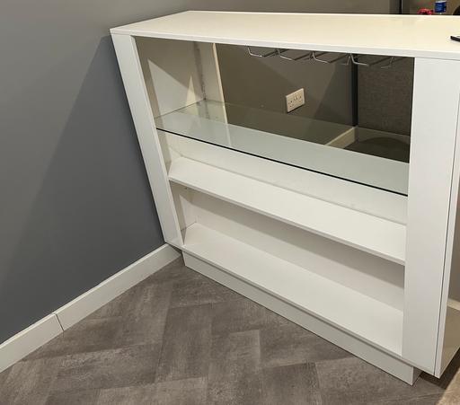  — Bar table