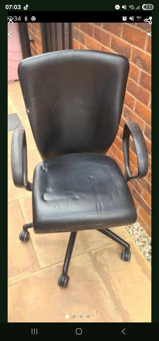  — Very comfortable expensive office chair